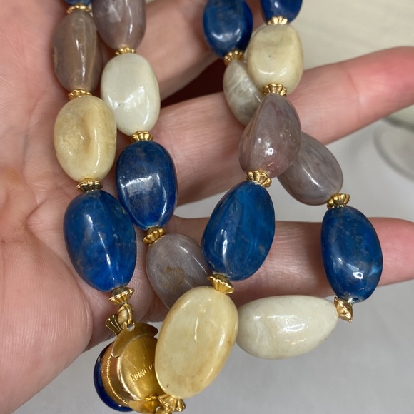 Group of three blue tone necklaces - Picture 11 of 11